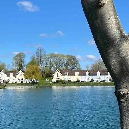 Emerald Lake House South Cerney Exterior photo
