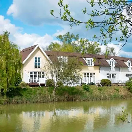 Emerald Lake House South Cerney Exterior photo