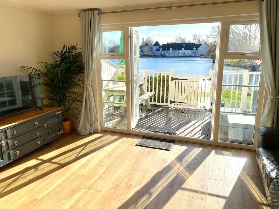Emerald House * South Cerney