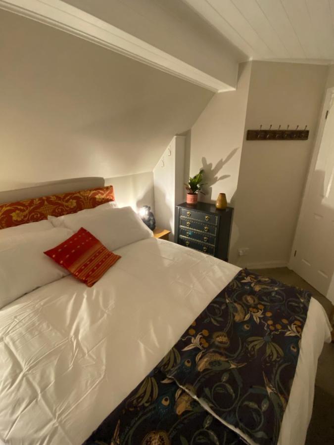 Emerald House * South Cerney
