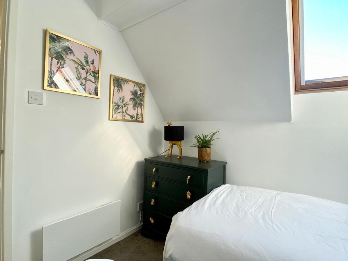 Emerald House * South Cerney